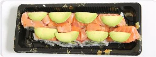 Krabstick, komkommer, zalm en avocado aan de buitenkant